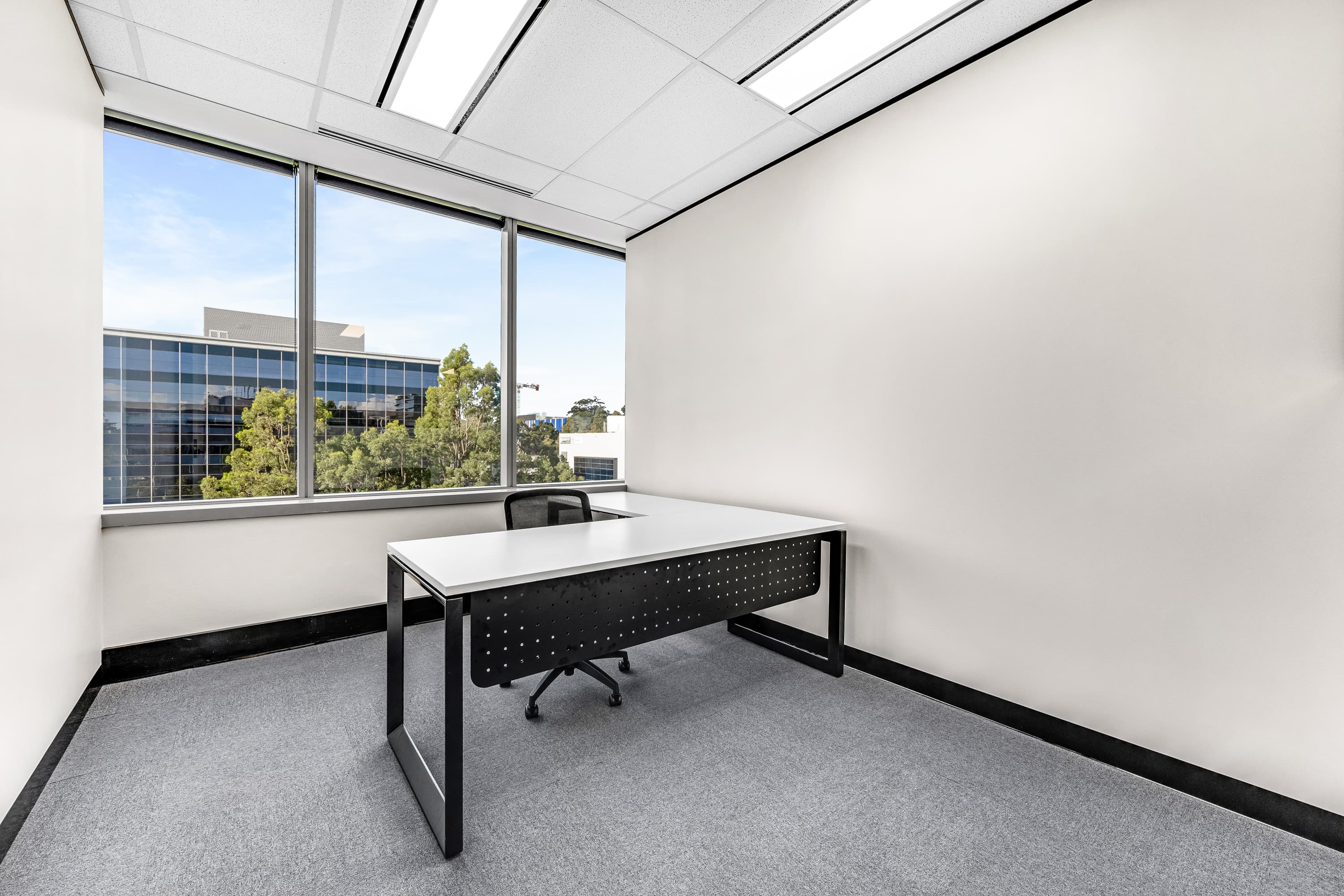 QUALITY OFFICE AND WAREHOUSE SPACE IN THE HEART OF MACQUARIE PARK - Image 6
