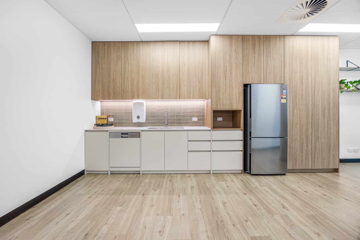 BRAND NEW OFFICE FITOUT - LAST REMAINING SUITE! - Image 6