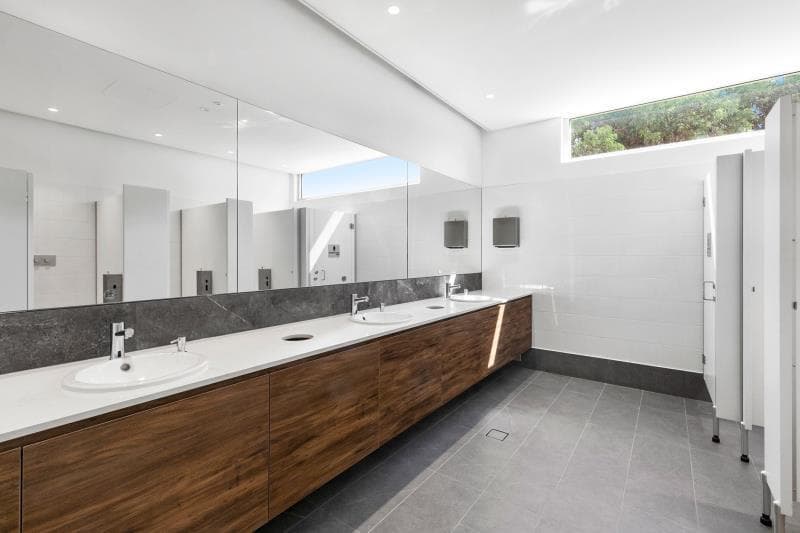 350 GROSS/SQM. FLEXIBLE LEASE TERMS - Image 6