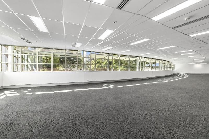 350 GROSS/SQM. FLEXIBLE LEASE TERMS - Image 7