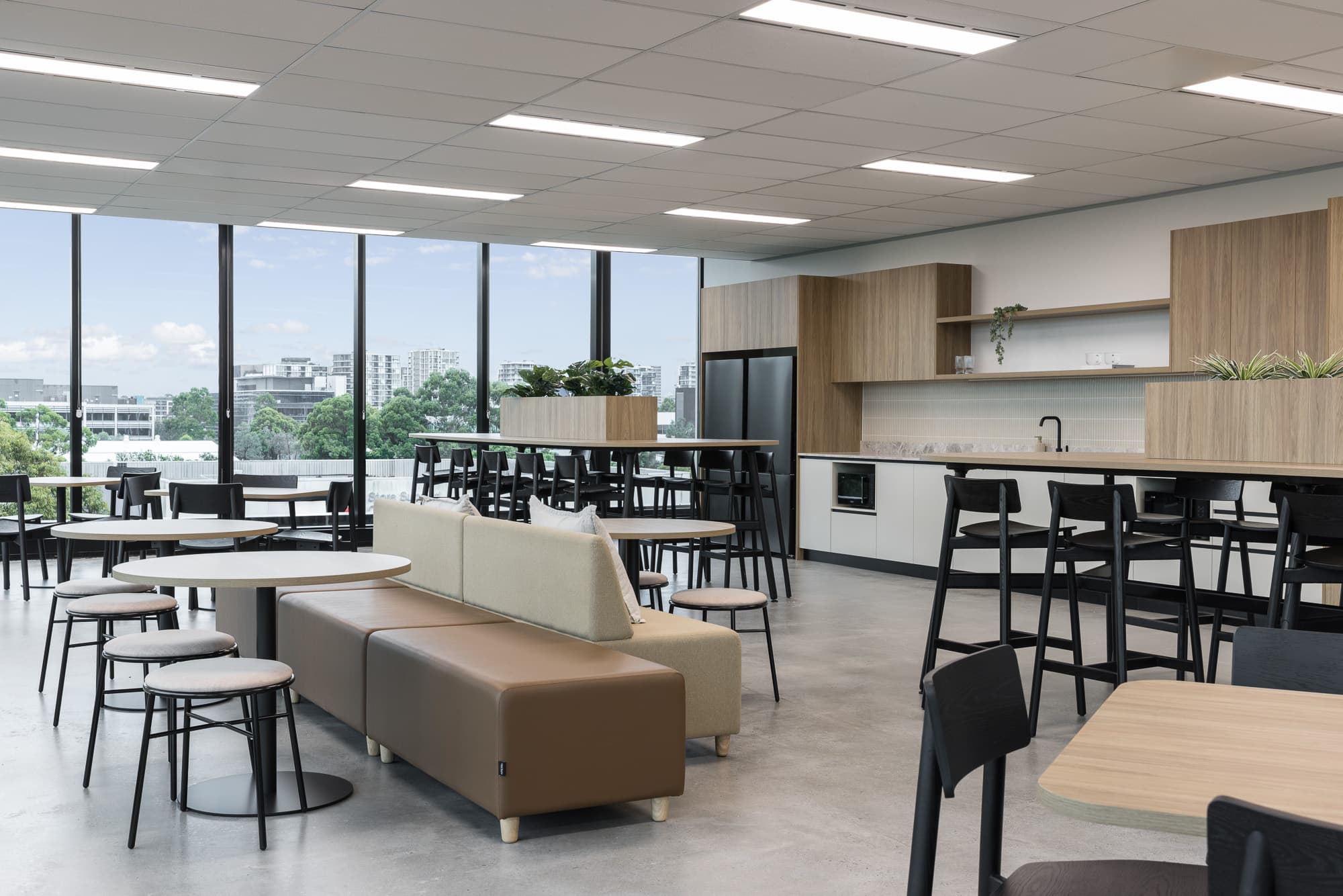 SUBLEASE | CONTEMPORARY FITTED OFFICE 1,084 M² + LARGE TERRACE