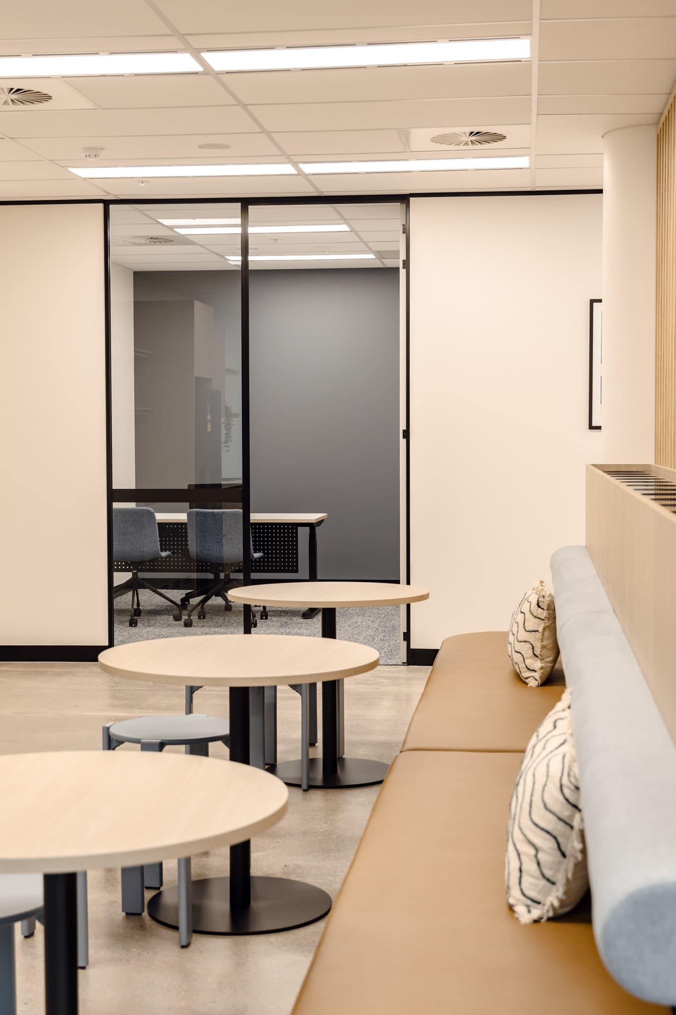SUBLEASE | CONTEMPORARY FITTED OFFICE 1,084 M² + LARGE TERRACE - Image 7
