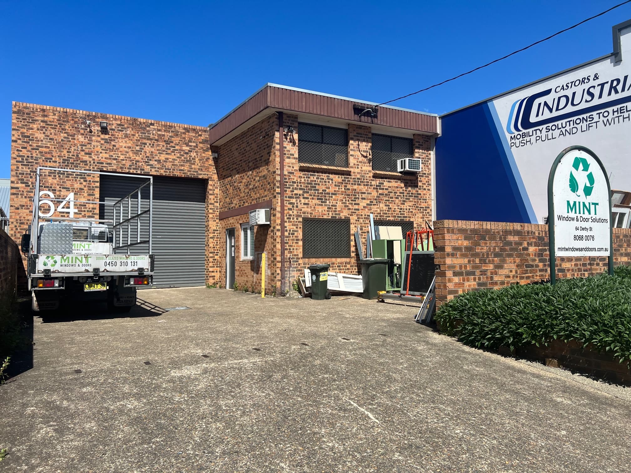 Silverwater Freestander with Exclusive Yard