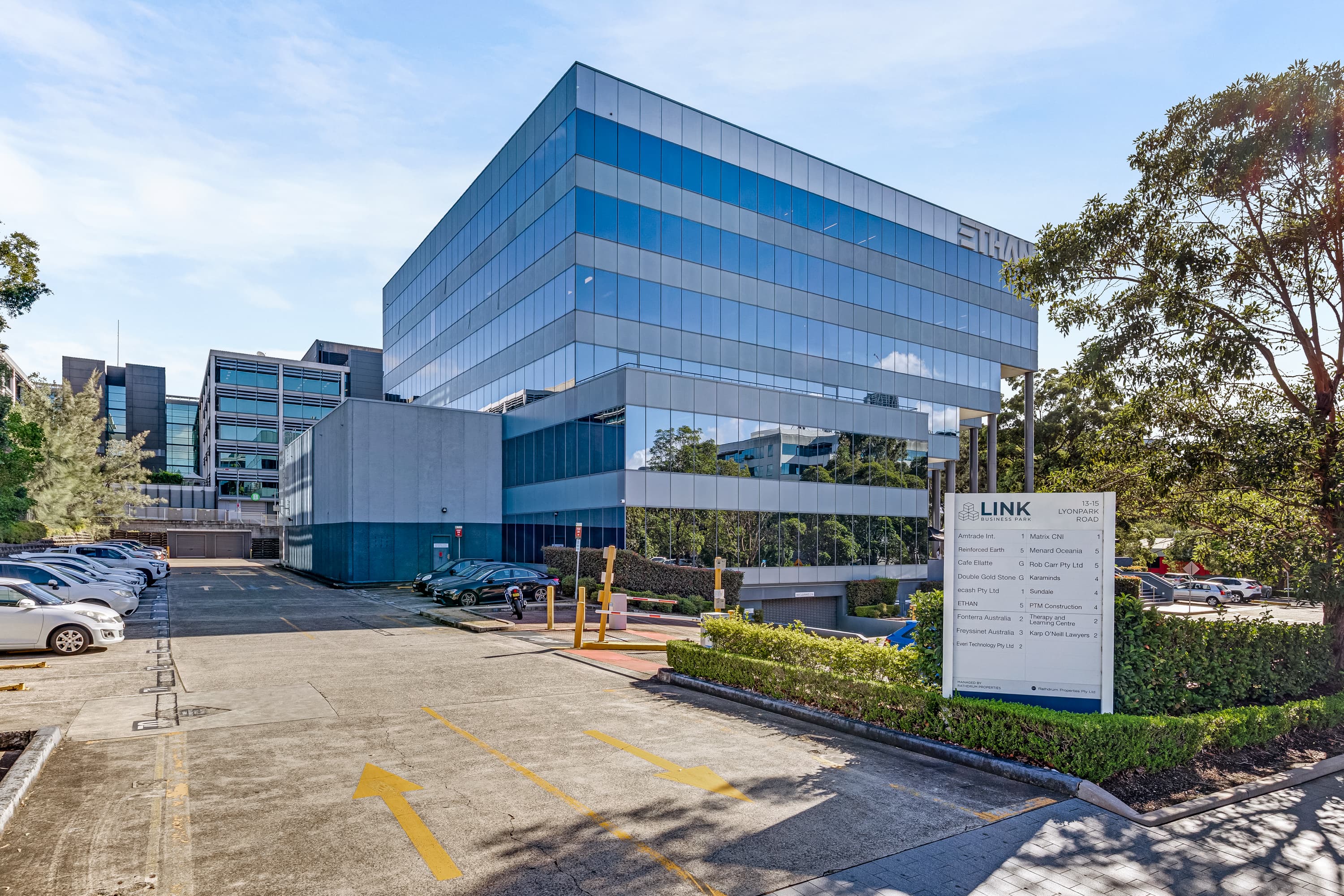 QUALITY OFFICE AND WAREHOUSE SPACE IN THE HEART OF MACQUARIE PARK