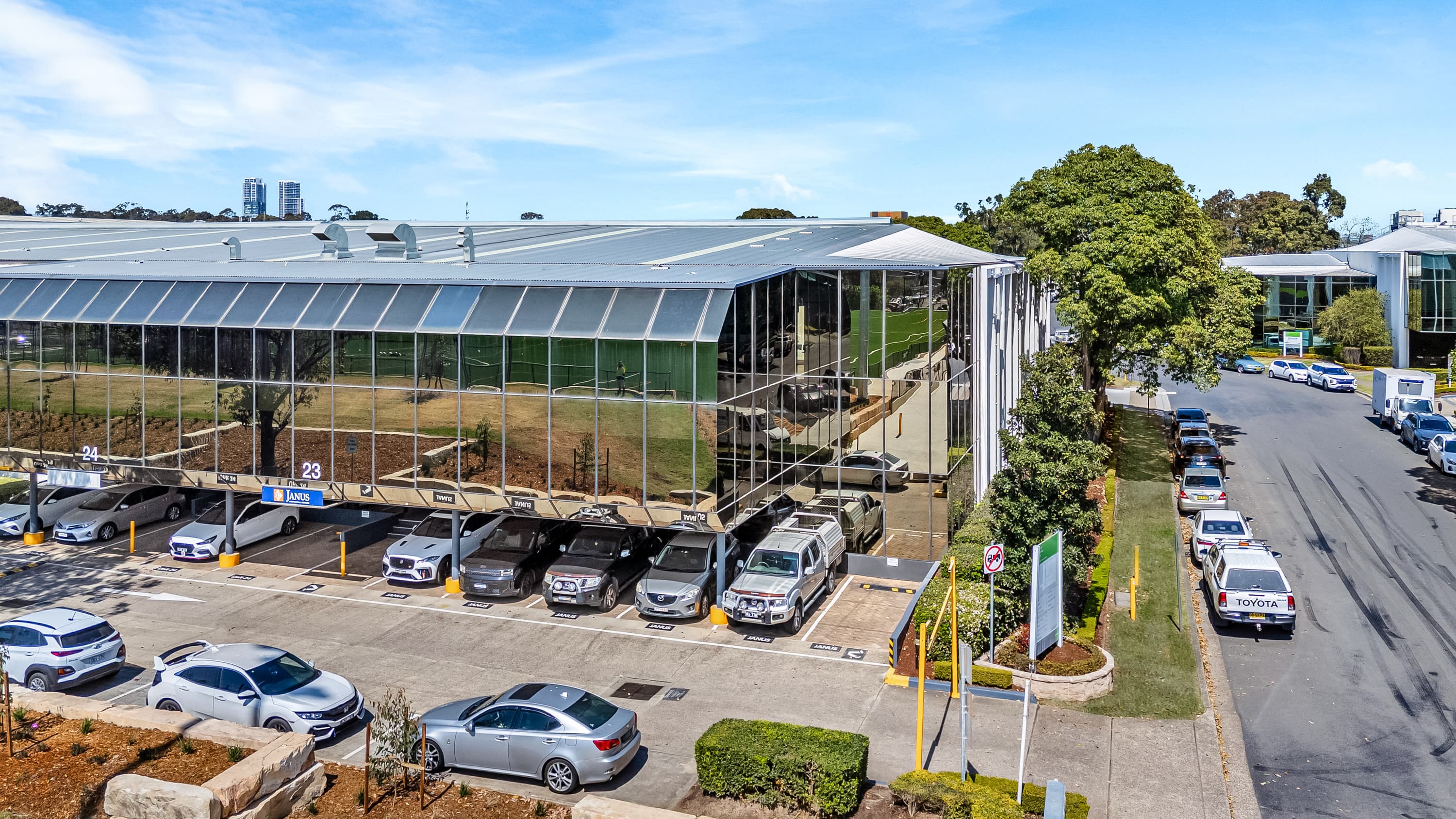 High Clearance Warehouse With Flexible Lease Terms